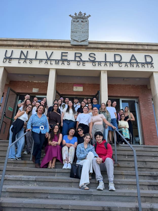 Grupo de asistentes a la conferencia sobre variables moduladoras en mediación e intervención en la Universidad de Las Palmas de Gran Canaria.